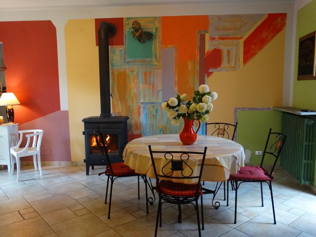 Agriturismo Casa De Colores Moretta Luaran gambar